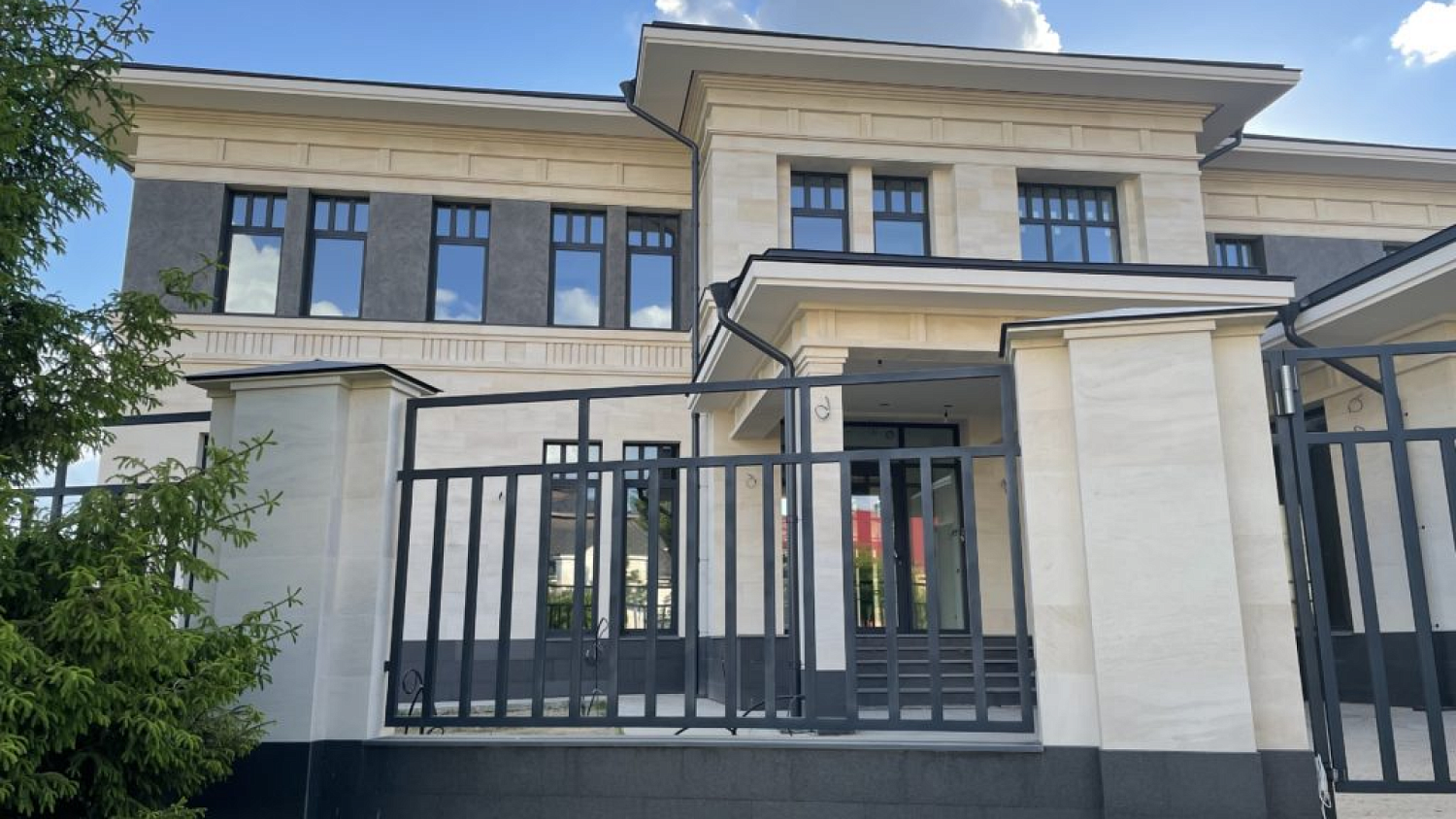 Монтаж натуральным песчаником NP102